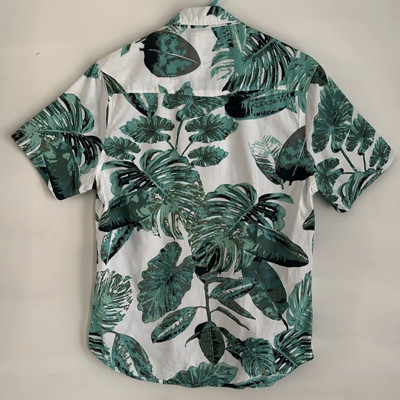 Floral design button up - Picture 2 of 2